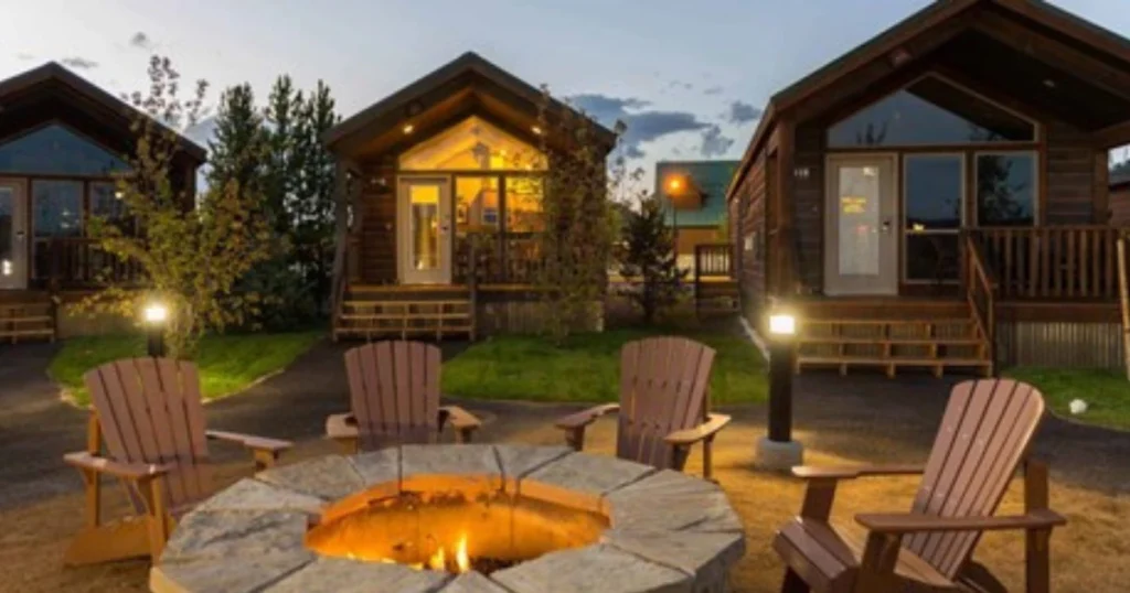 Yellowstone-Cabins-Yellowstone-National-Park-lodging