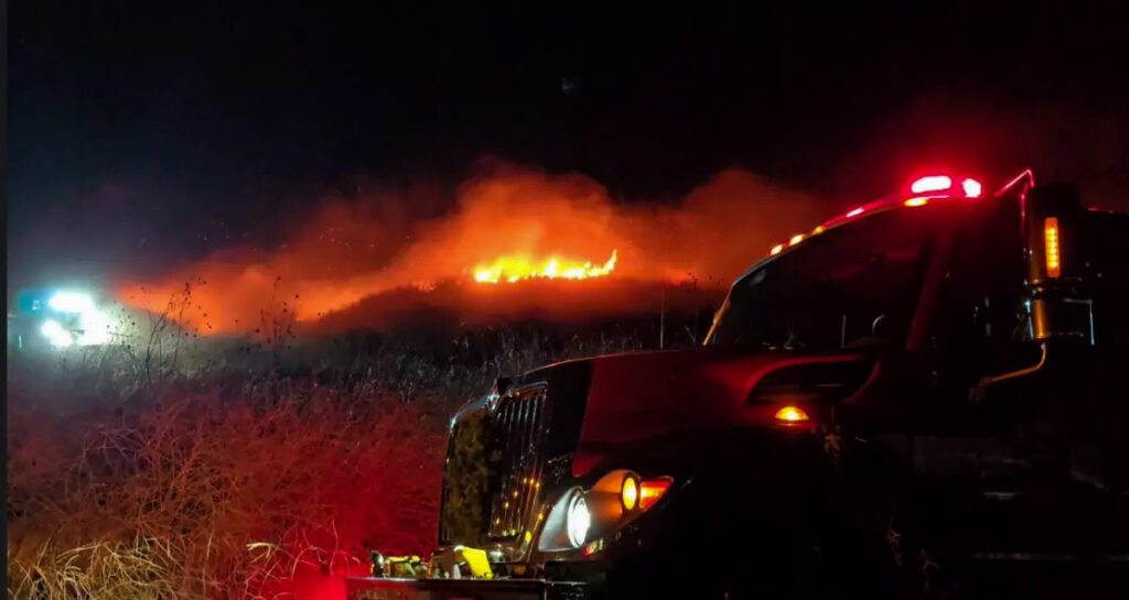 Santa Ana winds fuel brush fire in Jurupa Valley, challenge crews fighting Franklin fire