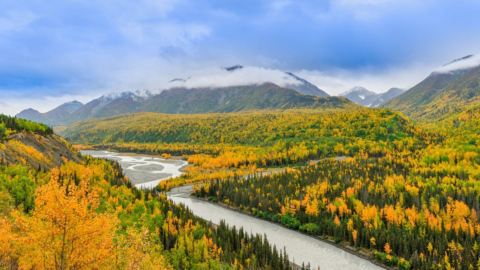 Unveiling Alaska’s Wild Side: Majestic Parks & Wilderness Guide